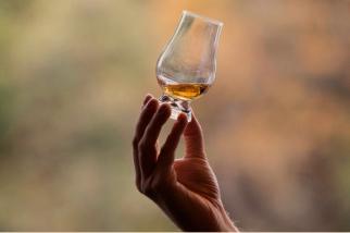 Guide To Whiskey Investment: 10 Best Bottles, Expert Tips